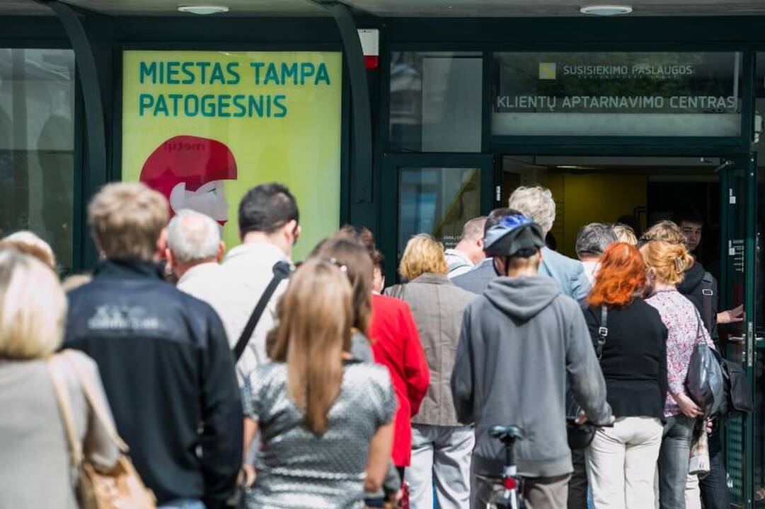 Norint pasipildyti naująjį e.bilietą, tenka stovėti eilėje