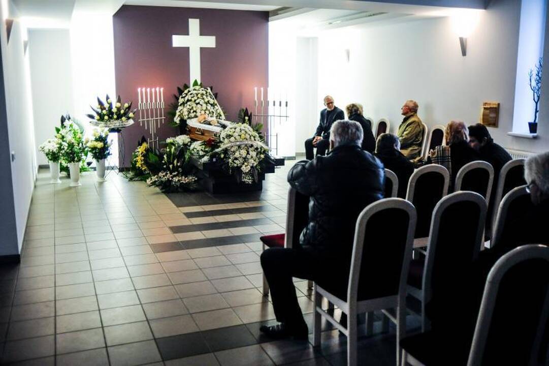 Žmonės plūsta atsisveikinti su legendiniu boksininku A. Šociku