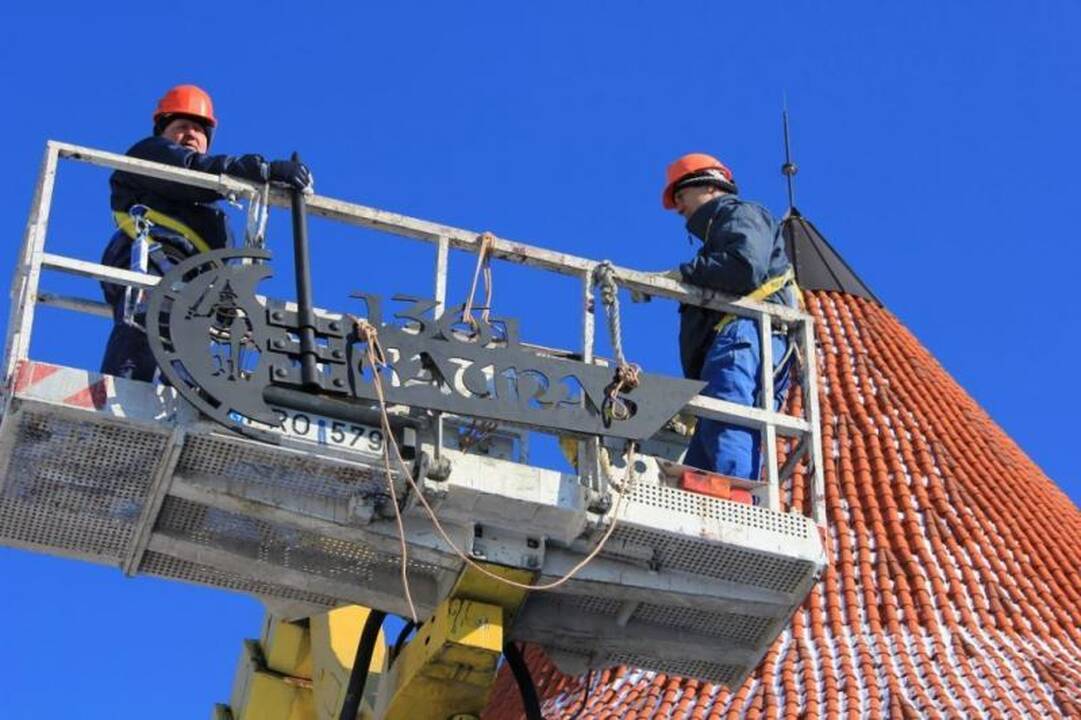 Kauno pilis pasipuošė vėtrunge iš plieno ir žalvario