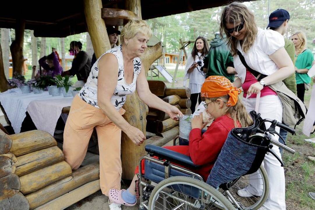Silpnaregiai vaikai pažino kvapų pasaulį