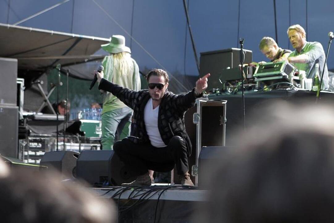 Grupė „Hurts“ virpino festivalio dalyvių širdis