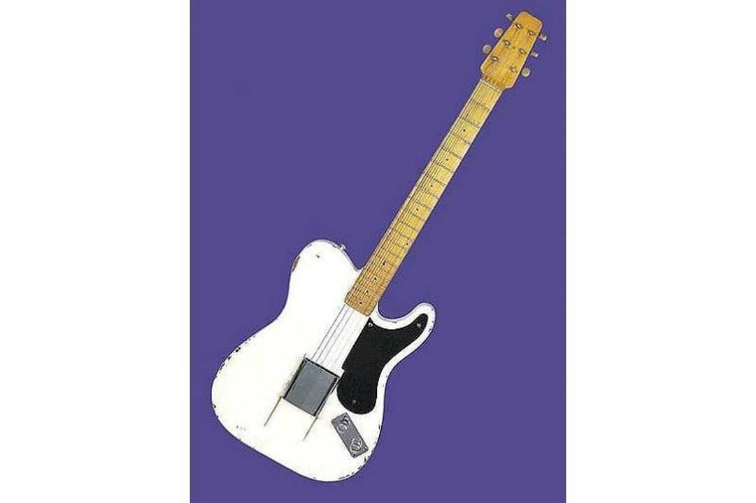 Ant brangiausiai pasaulyje parduotos gitaros – Bryano Adamso parašas
