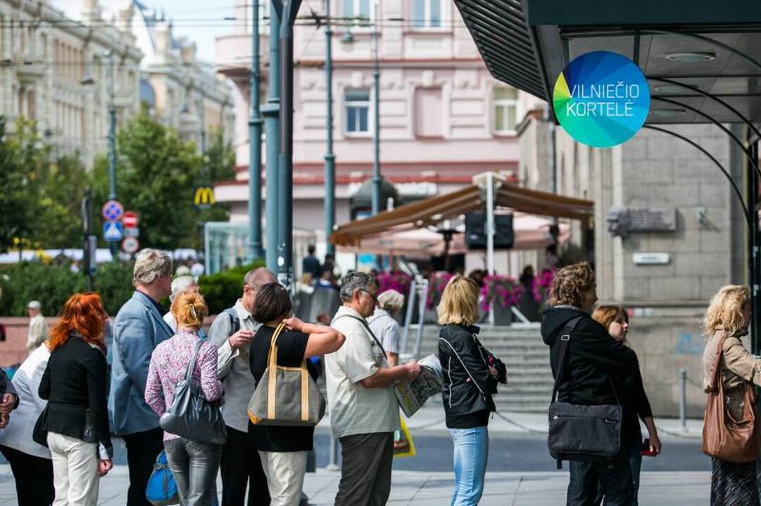 Norint pasipildyti naująjį e.bilietą, tenka stovėti eilėje