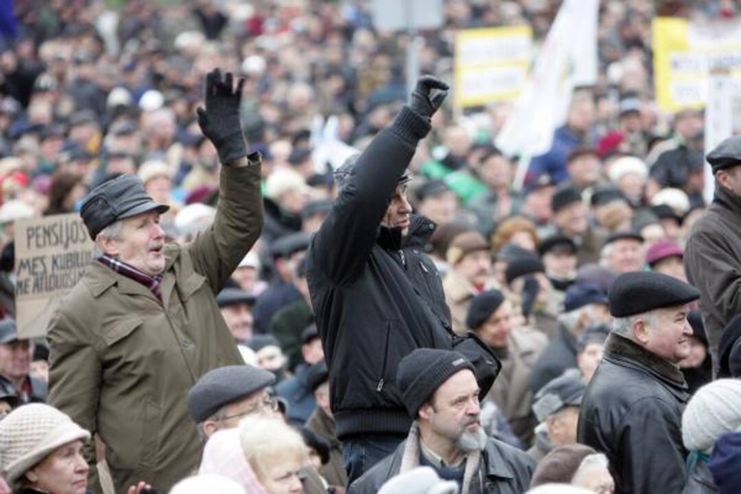 Pensininkų mitinge - kalbos apie revoliuciją bei raginimai teisti valdžią (papildyta)