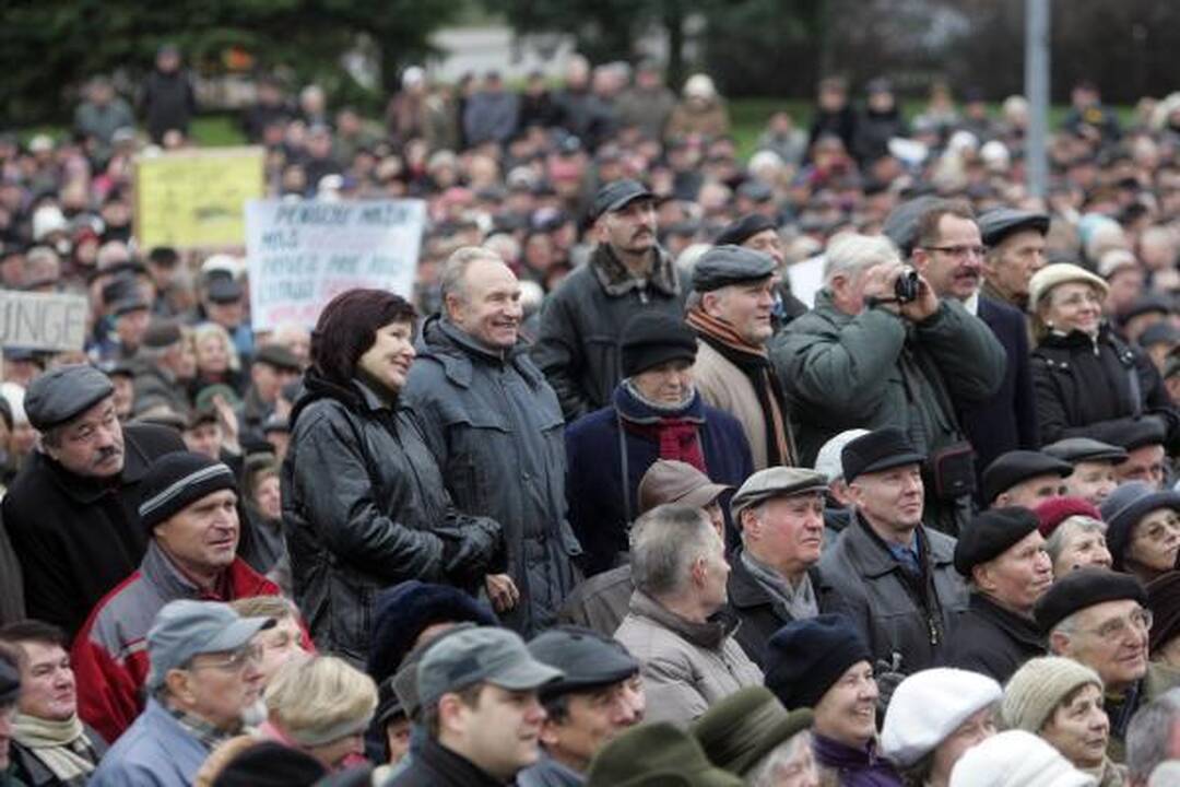 Pensininkų mitinge - kalbos apie revoliuciją bei raginimai teisti valdžią (papildyta)