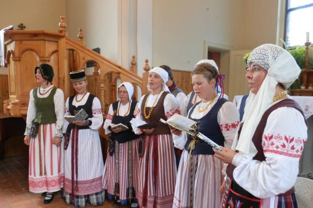 Festivalio dalyvius pakerėjo įspūdingi kuršių kostiumai
