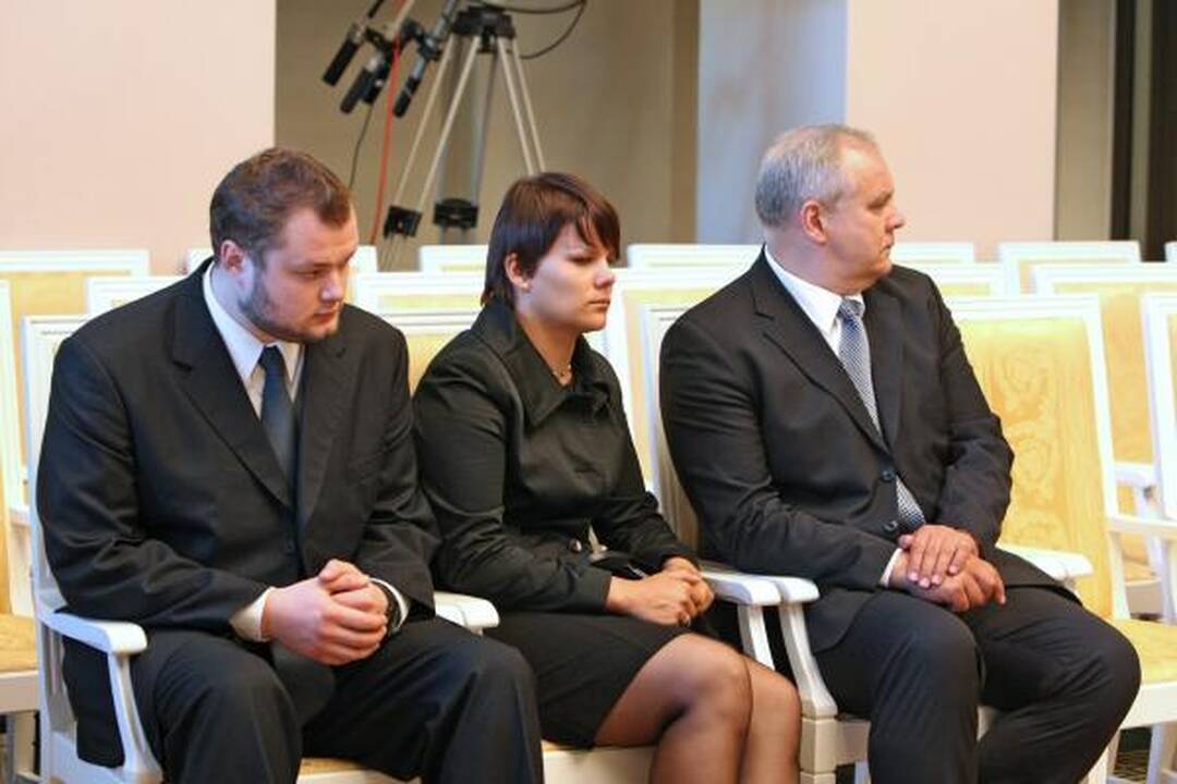 Žmonės ateina pasakyti "sudie" išėjusiam prezidentui