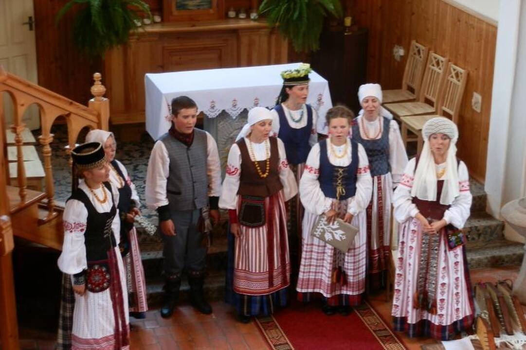 Festivalio dalyvius pakerėjo įspūdingi kuršių kostiumai
