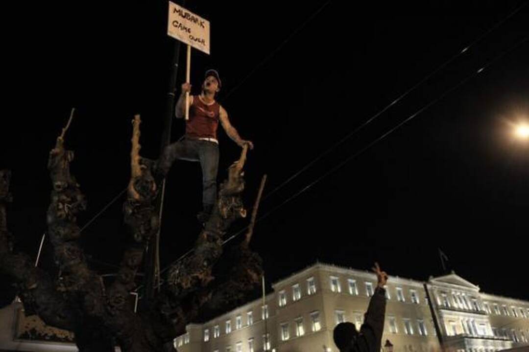 Protesto akcijos Egipte plečiasi, kareiviai blokuoja priėjimus prie prezidento rūmų