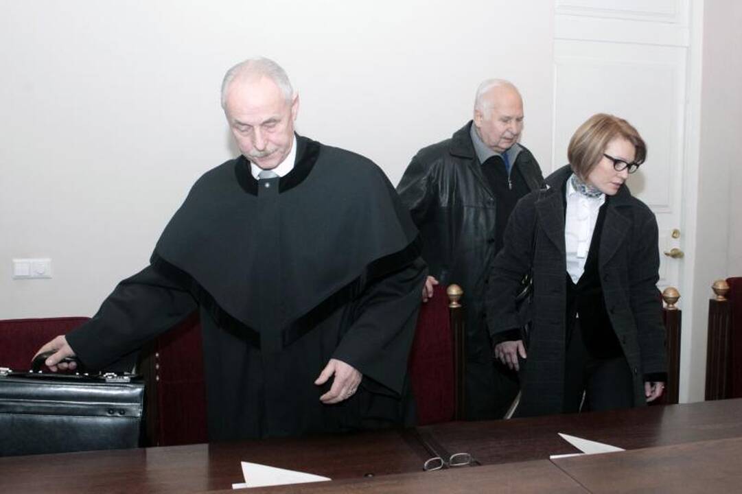 Teismas atidėjo Kauno pedofilijos bylą – neatvyko mergaitės advokatas