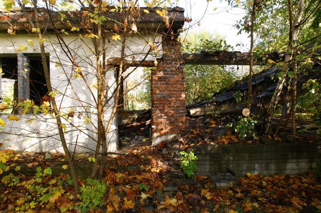 Griuvėsiuose prispaustą vyrą gelbėjo mažiausiai pusvalandį