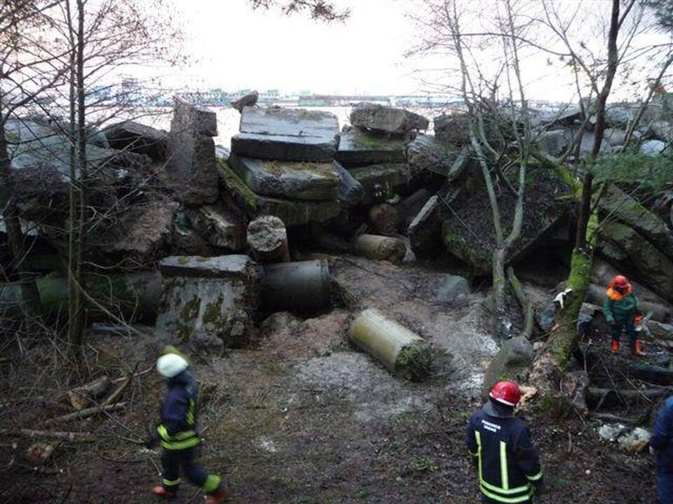 Smiltynėje žuvo betoninio luito prispaustas žmogus (papildyta foto) 