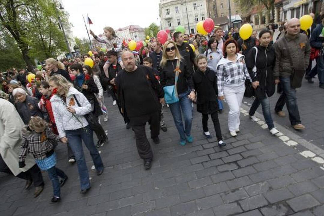 Veteranų eitynes Vilniuje lydėjo priešiški šūkiai (papildyta 15.50 val.)