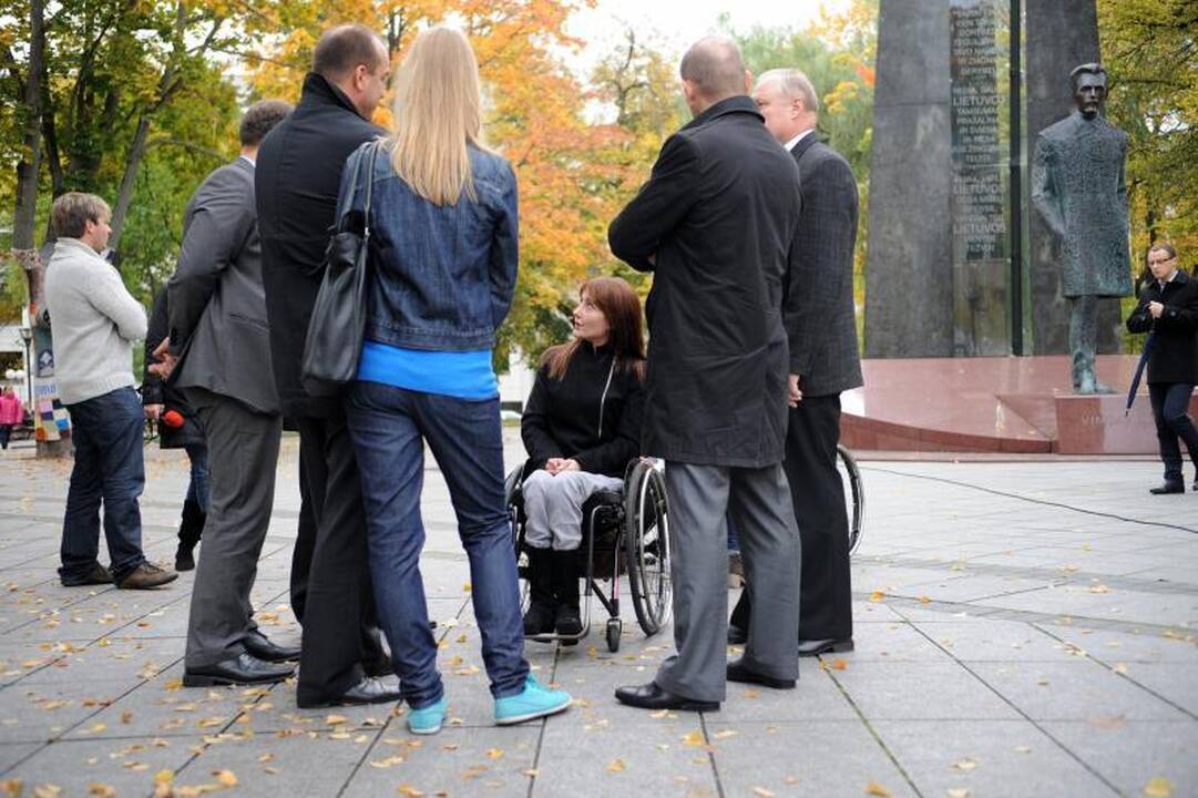 Neįgalieji sveikuosius mokė tolerancijos