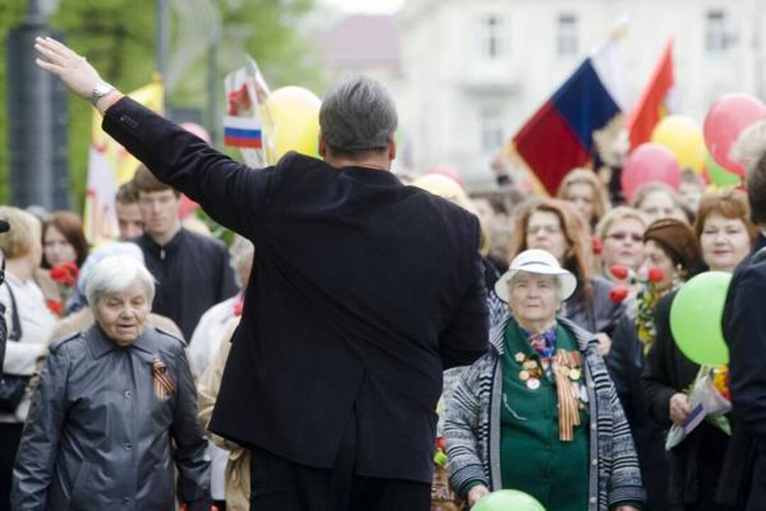 Veteranų eitynes Vilniuje lydėjo priešiški šūkiai (papildyta 15.50 val.)