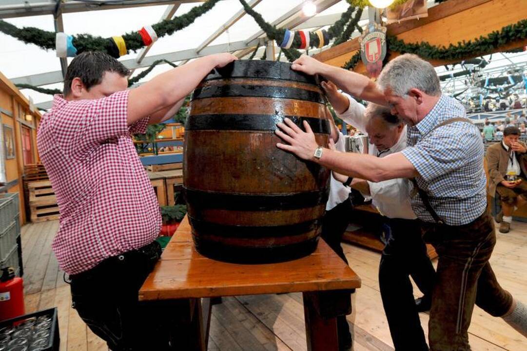 Vokietijoje prasidėjo tradicinė alaus šventė „Oktoberfest“