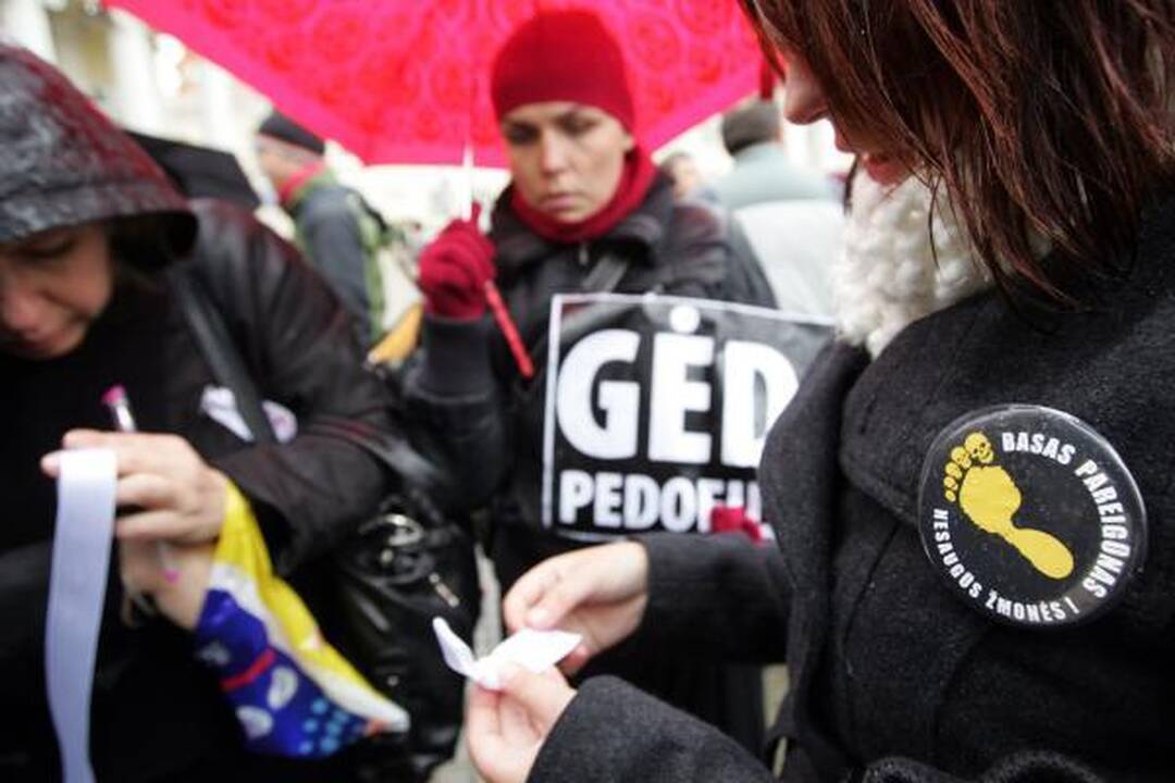 L.Kedienė Prezidentei nunešė protestuotojų reikalavimus (papildyta)