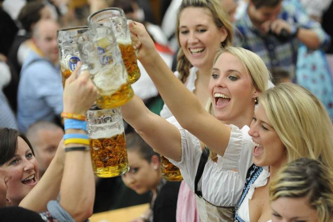 Vokietijoje prasidėjo tradicinė alaus šventė „Oktoberfest“