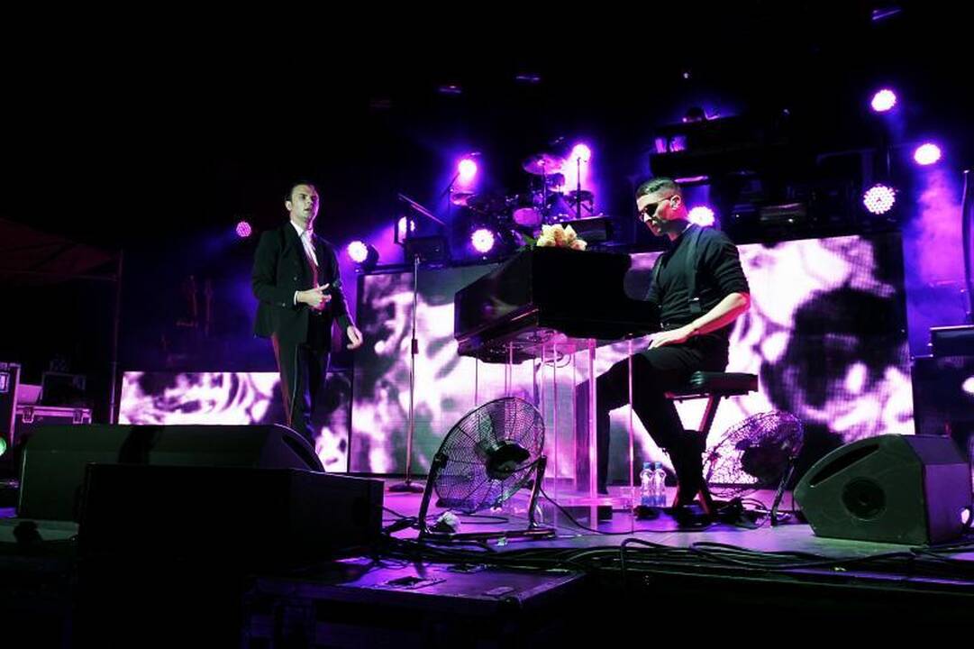 Grupė „Hurts“ virpino festivalio dalyvių širdis