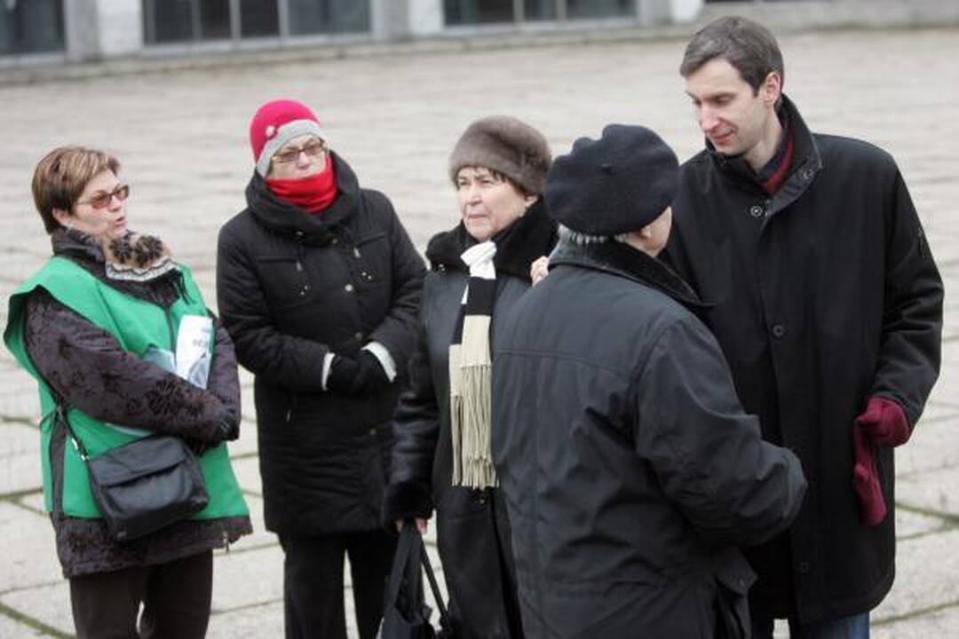 Pensininkų mitinge - kalbos apie revoliuciją bei raginimai teisti valdžią (papildyta)