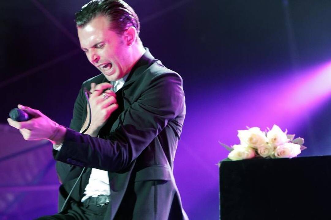 Grupė „Hurts“ virpino festivalio dalyvių širdis