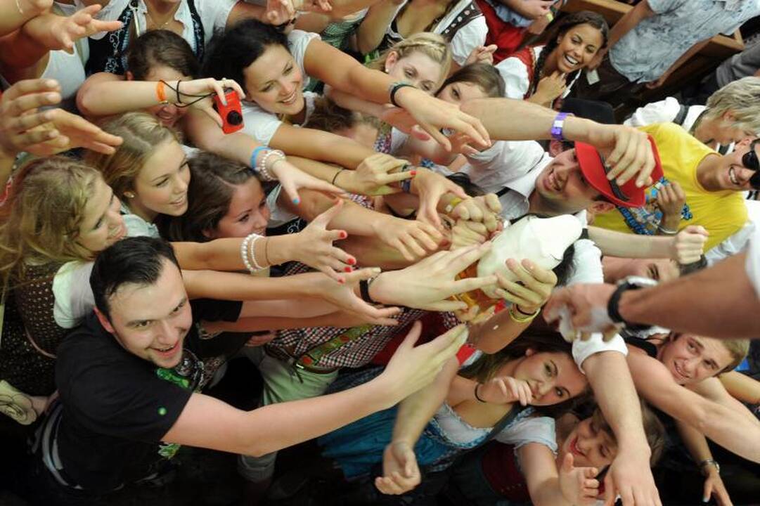 Vokietijoje prasidėjo tradicinė alaus šventė „Oktoberfest“