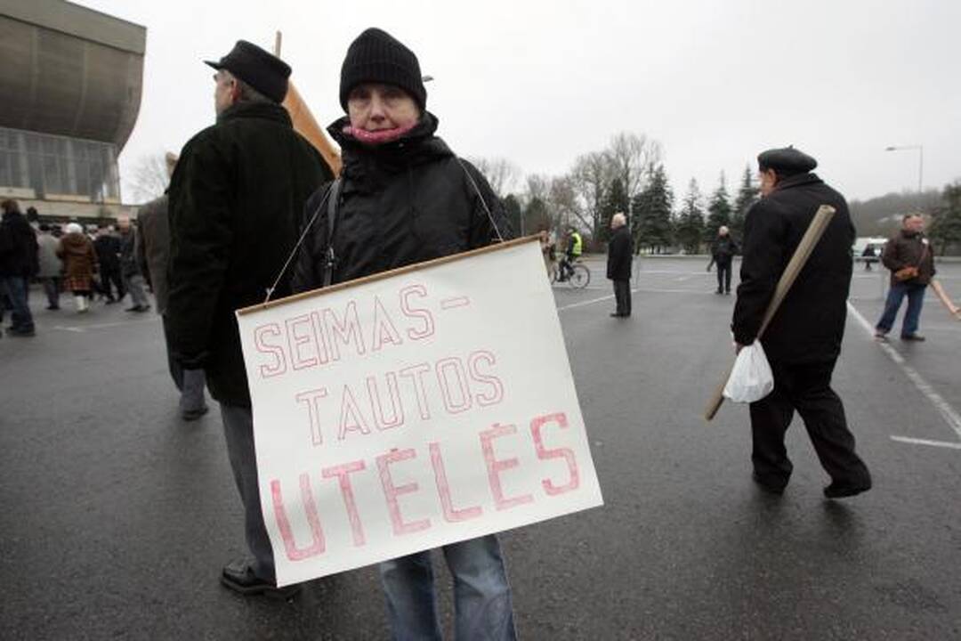 Pensininkų mitinge - kalbos apie revoliuciją bei raginimai teisti valdžią (papildyta)