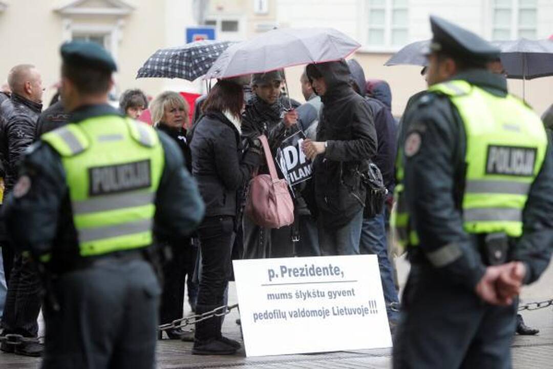 L.Kedienė Prezidentei nunešė protestuotojų reikalavimus (papildyta)