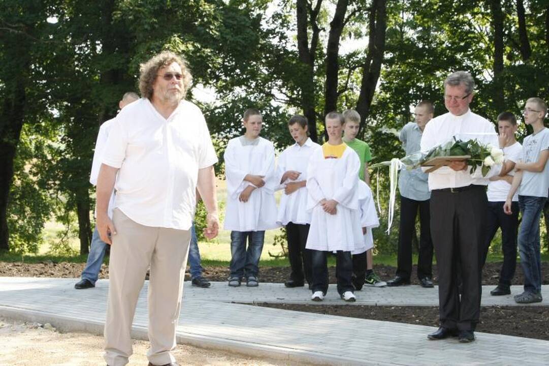 Laukžemėje iškilo Arūno Sakalausko skulptūra šv. Andriejui