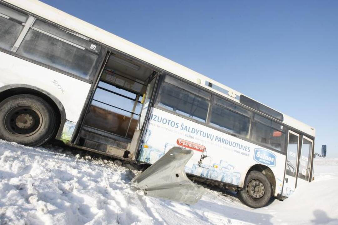 Klaipėdos rajone - ką tik suremontuoto autobuso avarija 