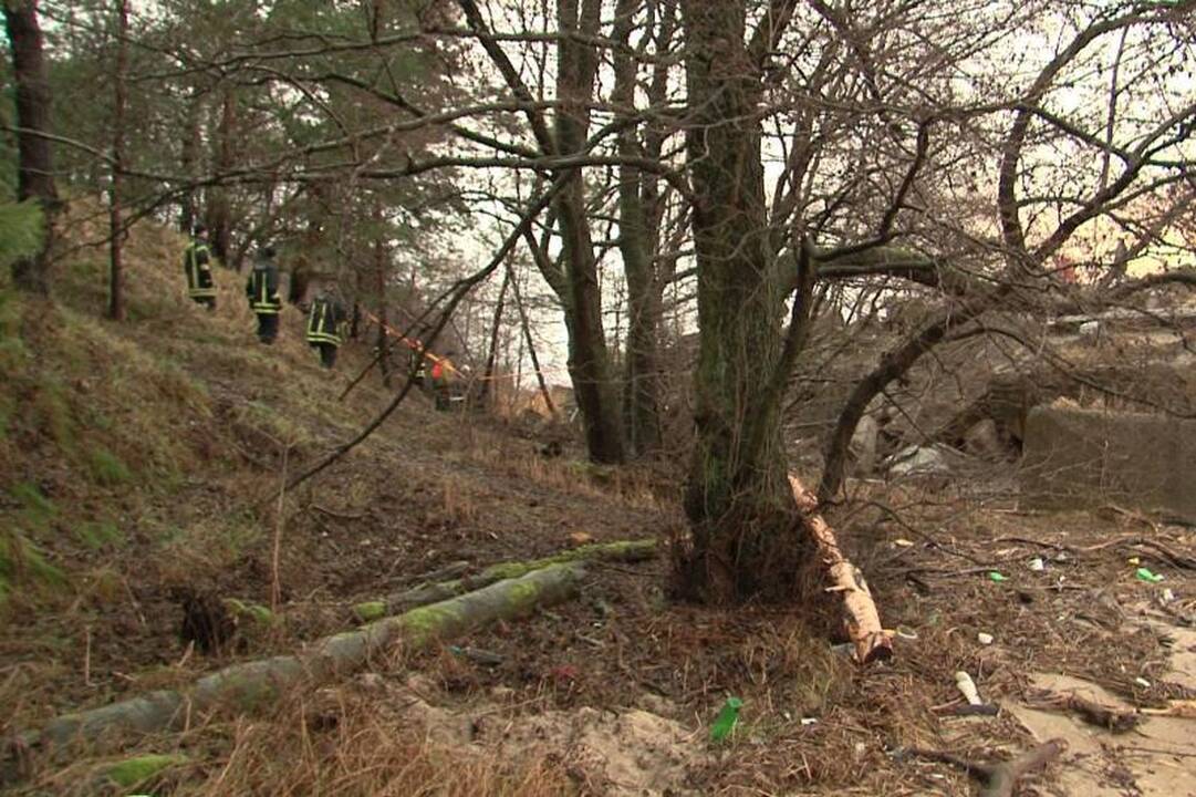 Smiltynėje žuvo betoninio luito prispaustas žmogus (papildyta foto) 