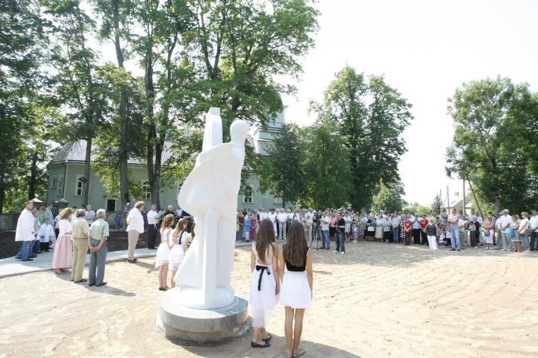 Laukžemėje iškilo Arūno Sakalausko skulptūra šv. Andriejui