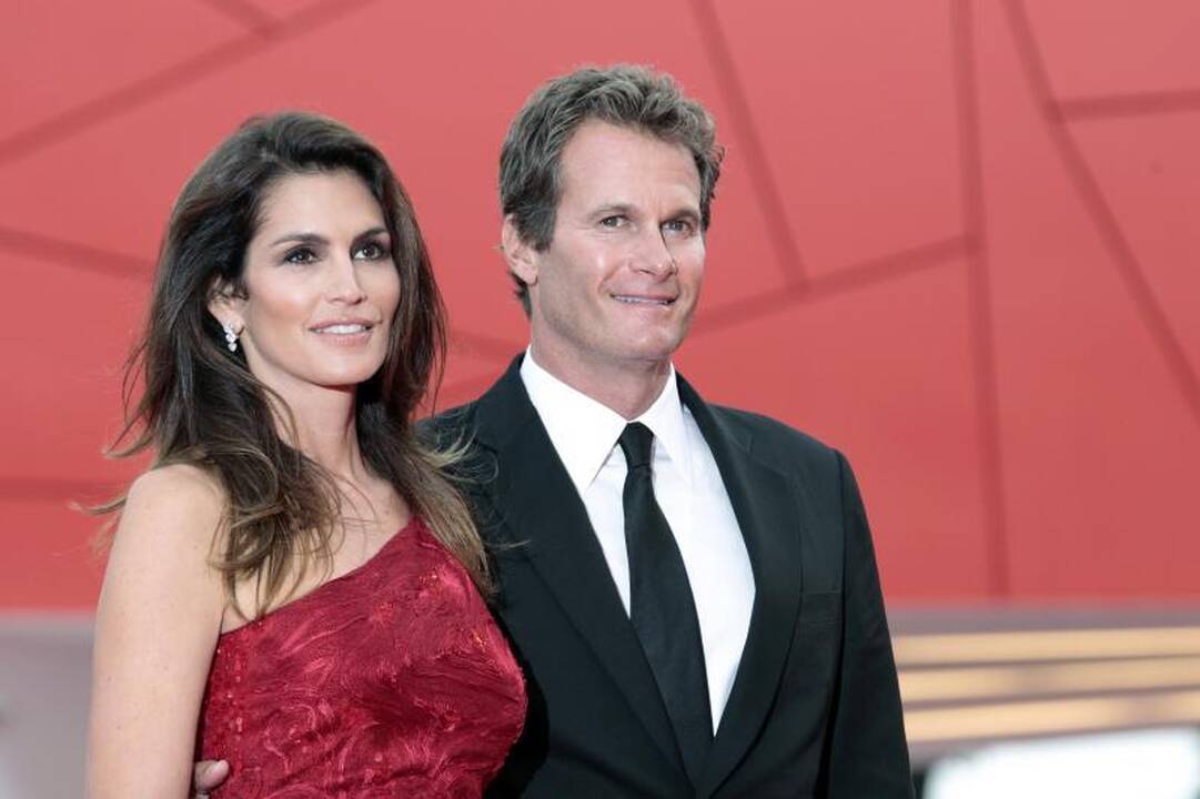 Cindy Crawford tobulos rankos: pratimai, kuriuos turite išbandyti