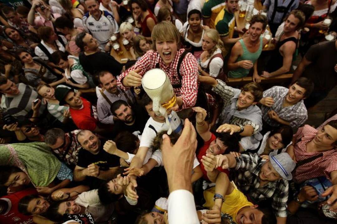 Vokietijoje prasidėjo tradicinė alaus šventė „Oktoberfest“