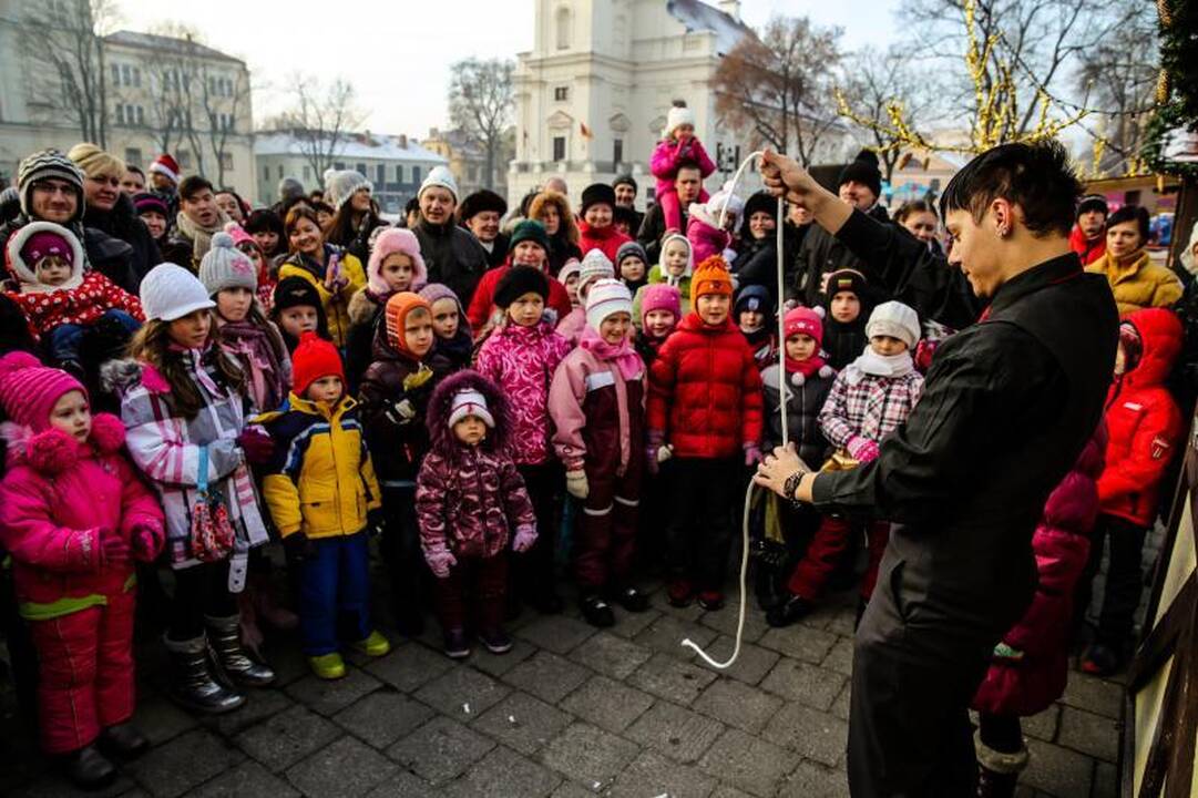Rotušės aikštėje įsikūrė Kalėdų miestelis