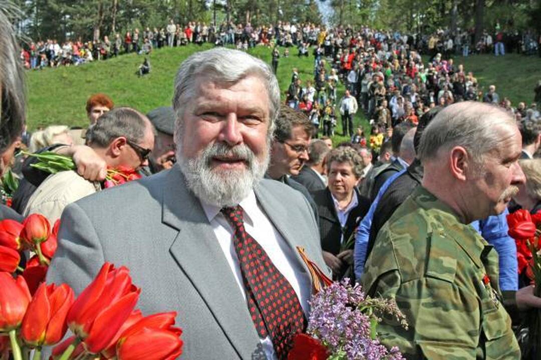 Veteranų eitynes Vilniuje lydėjo priešiški šūkiai (papildyta 15.50 val.)