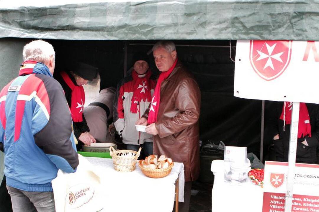 Įžymybės Klaipėdoje kvietė vaišintis „Maltiečių sriuba“ 