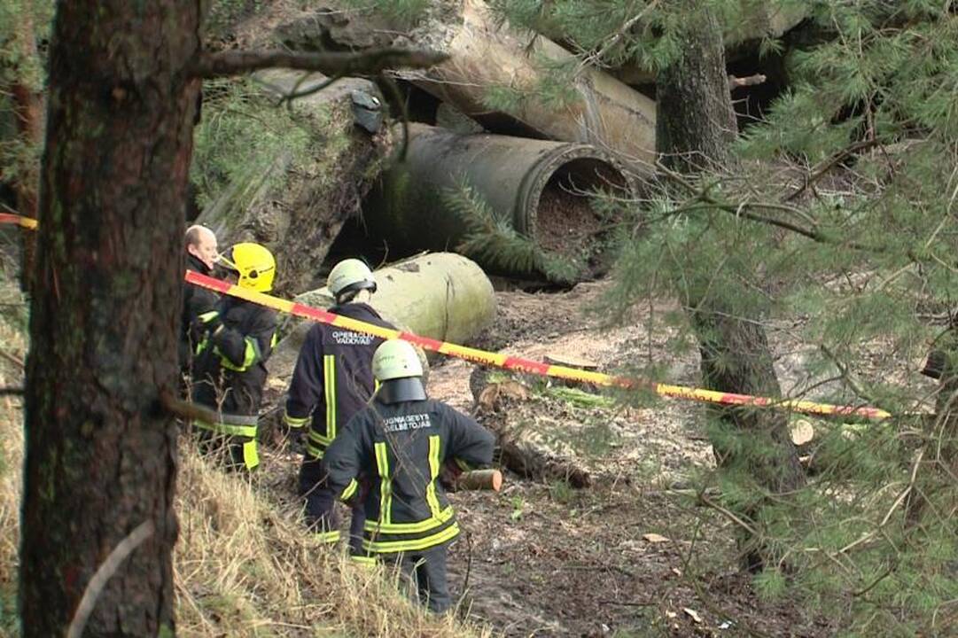 Smiltynėje žuvo betoninio luito prispaustas žmogus (papildyta foto) 