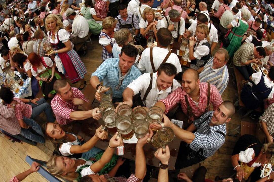 Vokietijoje prasidėjo tradicinė alaus šventė „Oktoberfest“