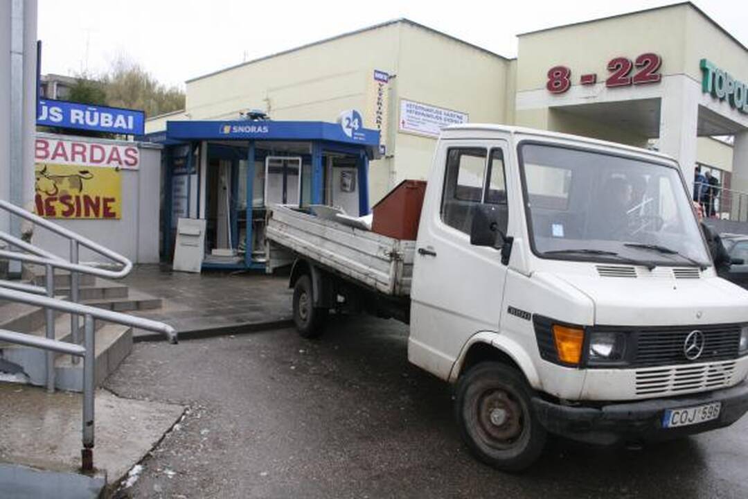 Kaune susprogdintas banko "Snoras" kioskelis (papildyta)