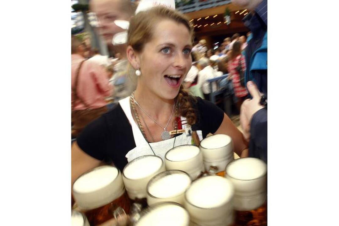 Vokietijoje prasidėjo tradicinė alaus šventė „Oktoberfest“