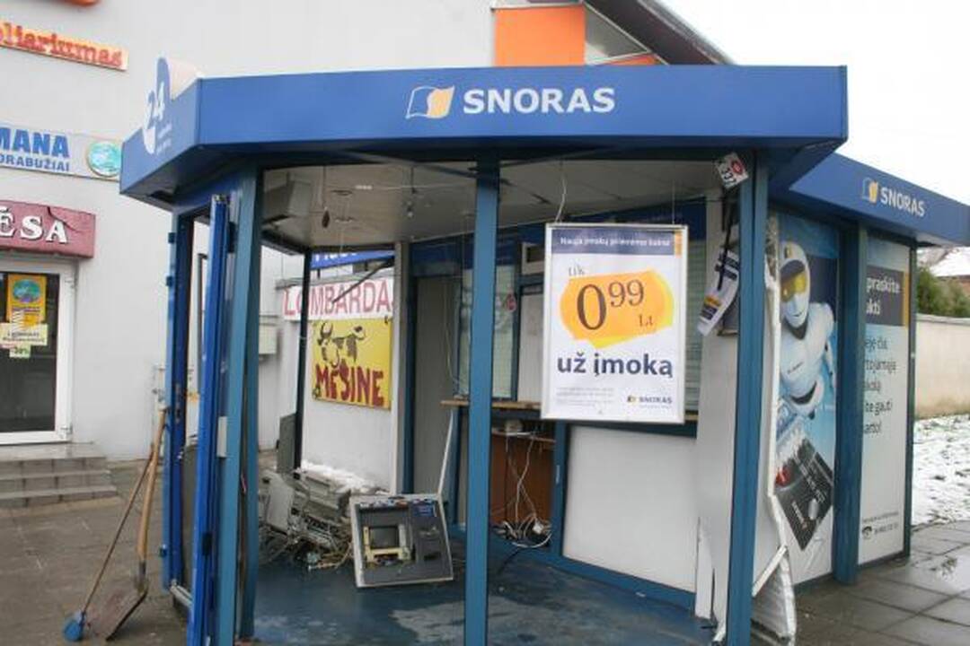Kaune susprogdintas banko "Snoras" kioskelis (papildyta)