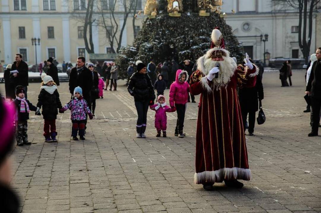 Rotušės aikštėje įsikūrė Kalėdų miestelis