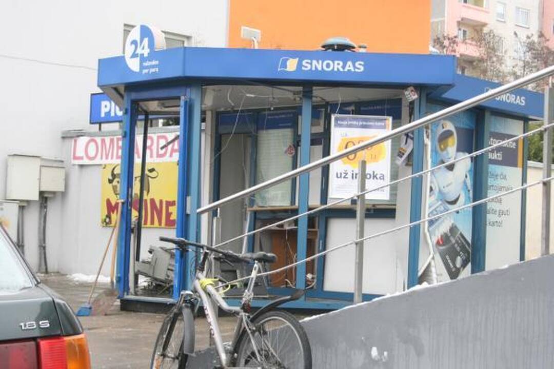 Kaune susprogdintas banko "Snoras" kioskelis (papildyta)