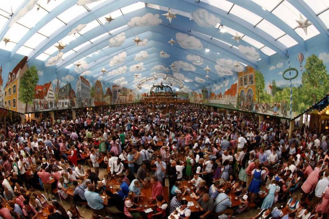 Vokietijoje prasidėjo tradicinė alaus šventė „Oktoberfest“