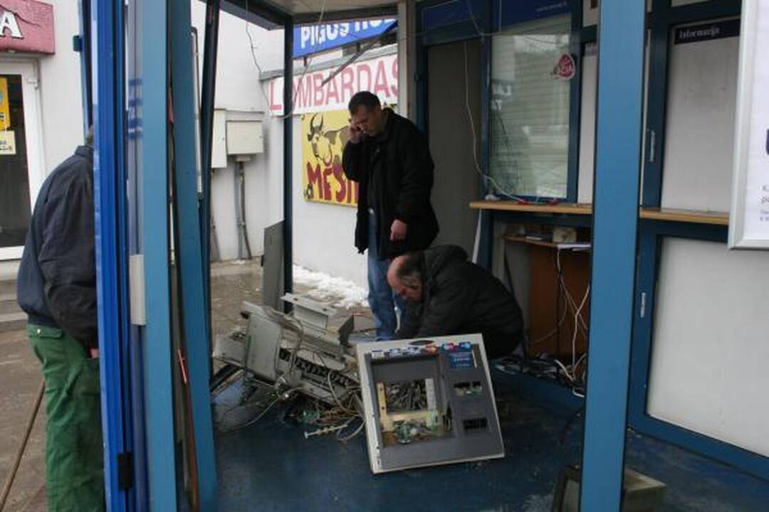 Kaune susprogdintas banko "Snoras" kioskelis (papildyta)