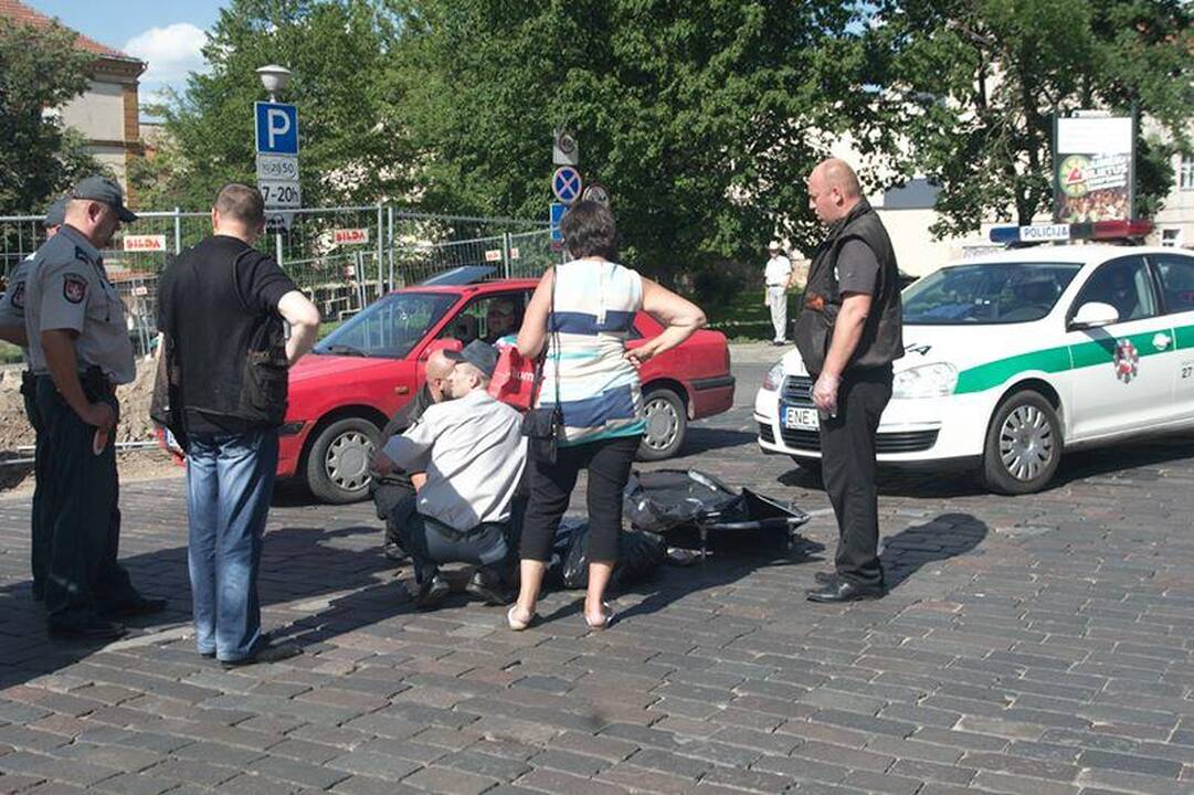 Vilniaus senamiestyje sunkvežimis pervažiavo suomį
