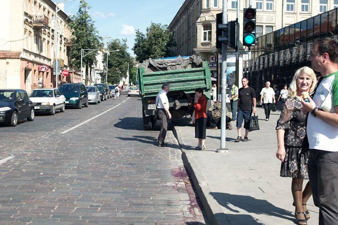 Vilniaus senamiestyje sunkvežimis pervažiavo suomį