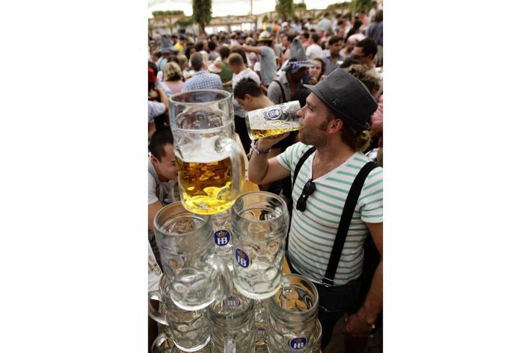 Vokietijoje prasidėjo tradicinė alaus šventė „Oktoberfest“