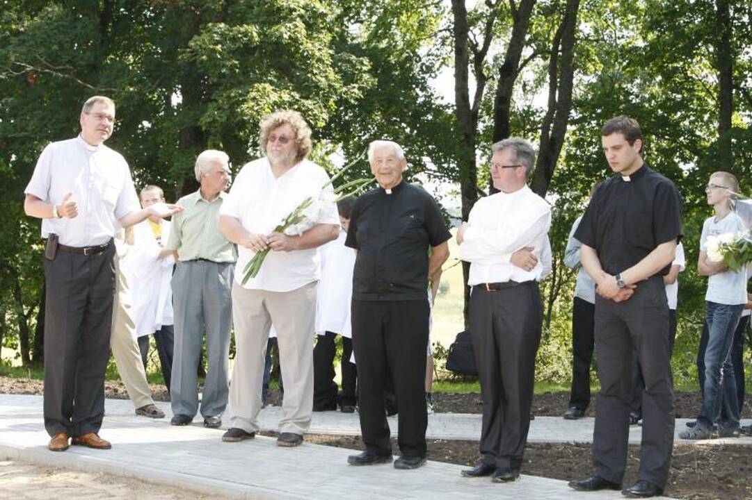 Laukžemėje iškilo Arūno Sakalausko skulptūra šv. Andriejui